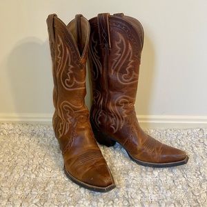 Women’s Leather Ariat Pointed Toe Western Boot Size 8